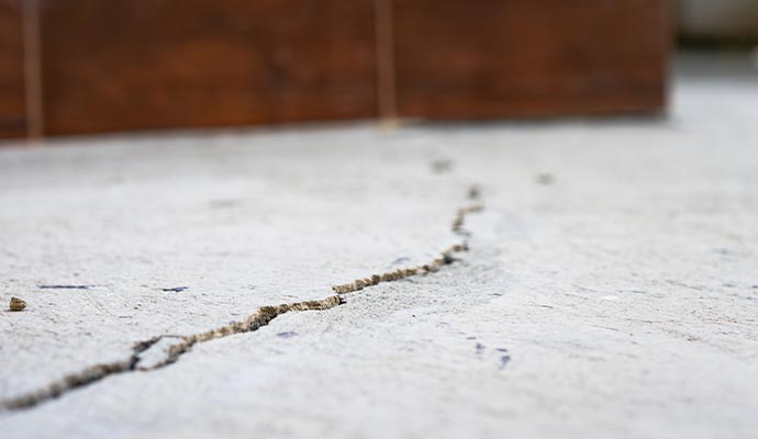 cracked foundation floor